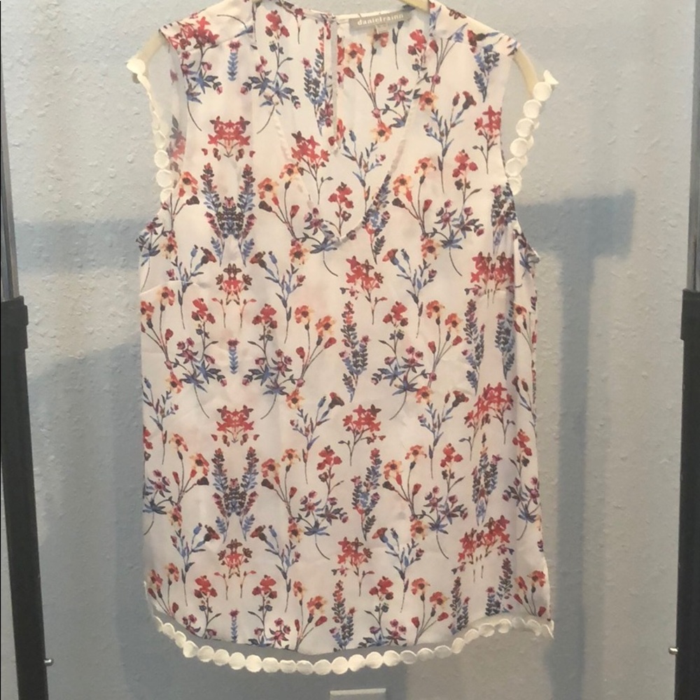 Daniel Rainn White floral blouse